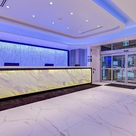 Est Hotel Toronto Esterno foto